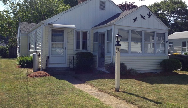 Summer Cottage Rental at Giant's Neck Beach