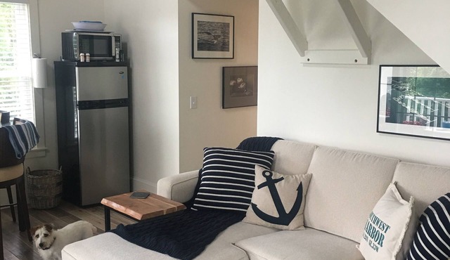 Summer special! Adorable Whale's Tail guest cottage.