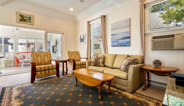 Summer Village Cottage: pool, hot tub, pickleball, game room & seacoast trolley