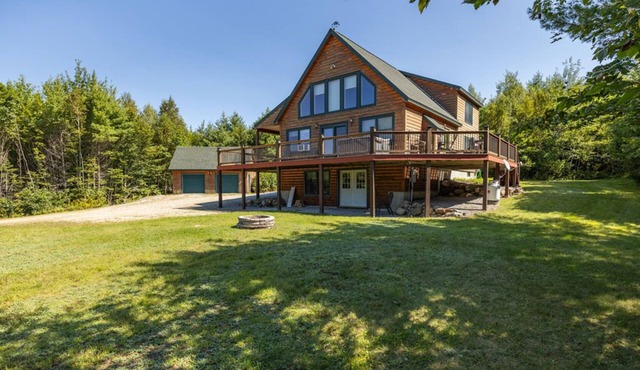 Sunday River Cabin w/Hot Tub, Fireplace, Games, 2 Living Areas - Sleeps 12