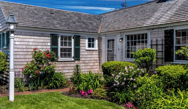 Sunny Beachfront Condo w/Parking - Ptown West End