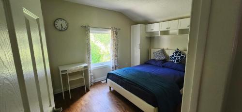 Sunny Corner Room with View