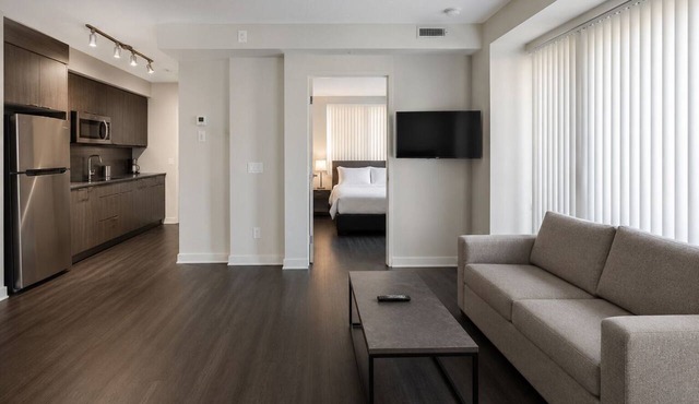 Sunny Studio Downtown Stay Near Theaters & Transit in Toronto