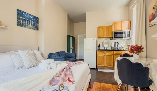 Sunny Studio Nest near Drexel & UPenn