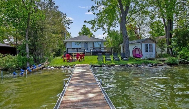 Sunsets on Scugog - Three Bedroom Cottage, Sleeps 8