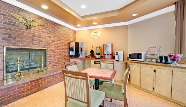 Super 8 by Wyndham Milford/New Haven