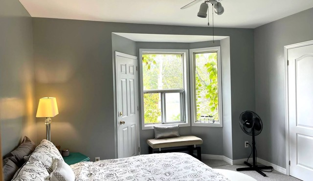 Superb Spacious Loft in Old Toronto close to Distillery District