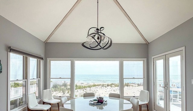 Surf City Escape! Charming 4-bedroom Oceanfront in North Surf City