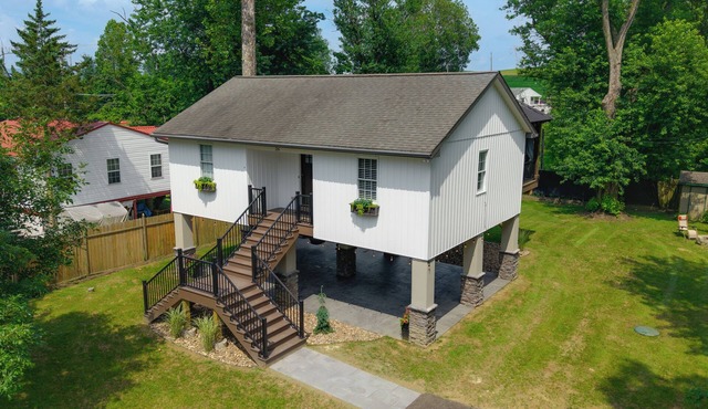 Swatera Haven | Romantic Waterfront Escape w/HOT TUB!