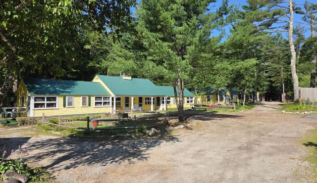 Tanglewood Motel & Cottages
