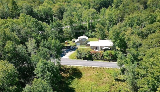 Taylor Farm House + Guest House! - 6 bedroom /5.5 bathroom