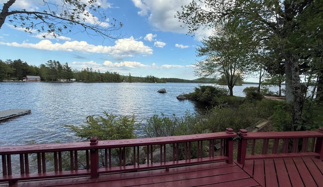 Terrific 3-bedroom Lake house, with AC, on Cold Stream Pond in charming Lincoln