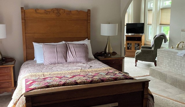 The Alfred Morris Gifford House has been lovingly renovated to anticipate the every need of travelers to the Finger Lakes area. Located in the heart of the Historic District, the Inn is a short walk to restaurants, historical sites, shops, as well a