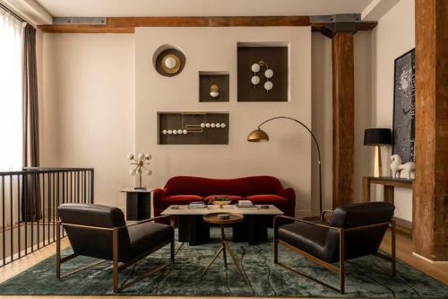 The Artisan's Duplex - 8Bed -5Bath with 2 Car Parking