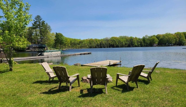 The Boathouse - 3-bedroom Waterfront Cottage