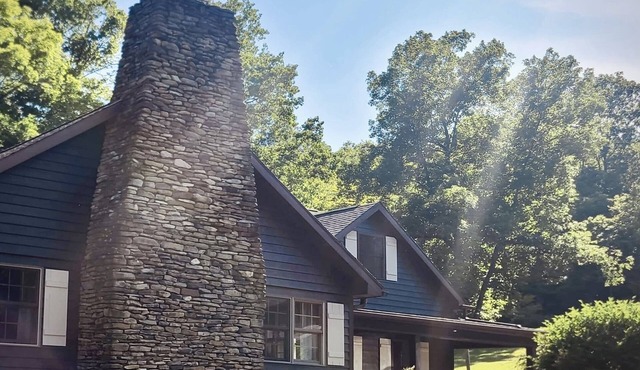 The Bristol Lodge with hot tub, and game room
