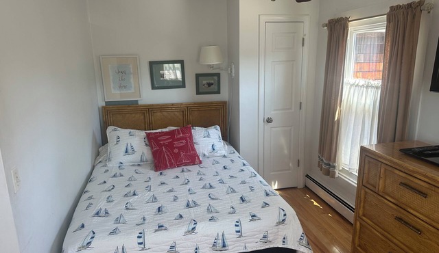The Cozy Clamshell - Peaceful Bay Head Studio with AC - Steps to Beach w Parking
