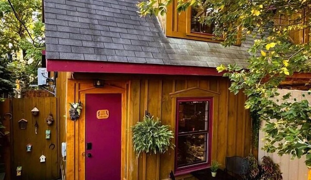 The Cozy Corner, Heritage Elora Log Cabin