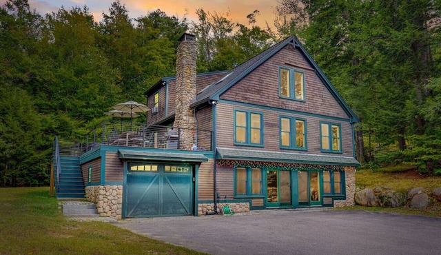 The Falcon Haus | Relaxing Escape with Hot Tub