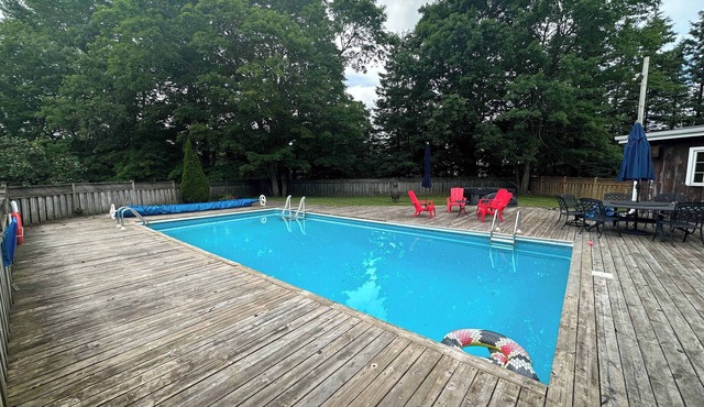 "The Farmland" | Pool | Hot Tub | 50 Acres!