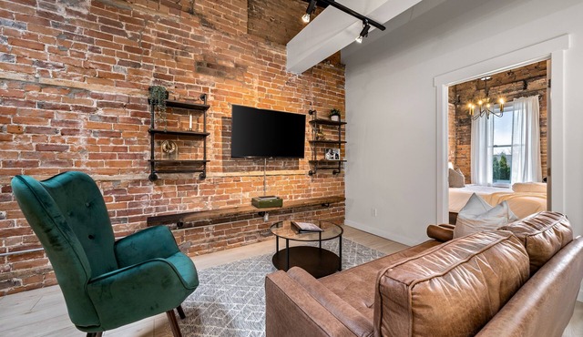 The Goodman: Front Street Flats