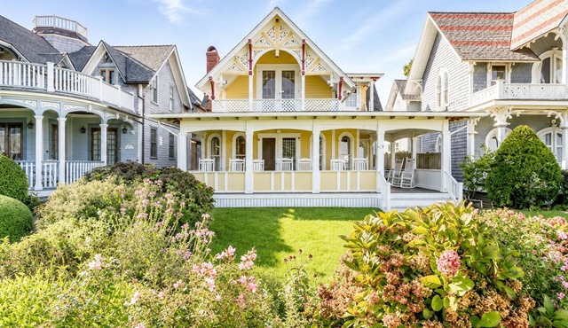 The Island Collection MV: Enjoy This 1850s Victorian Home With Ocean Views!