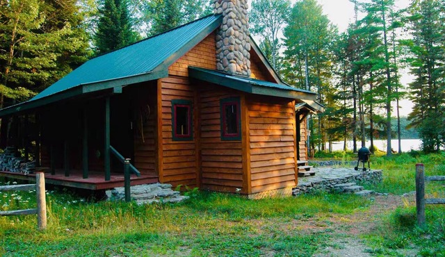 The Loon Call: Gorgeous Lakefront Family Cottage
