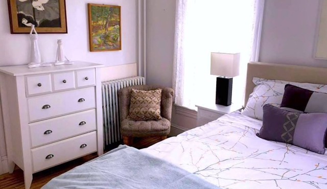 The Old Charm of Cozy Victorian in downtown