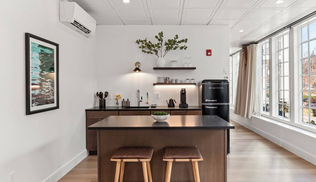 The Optimist Guesthouse 1 - Downtown Camden luxury apartment in historic mill