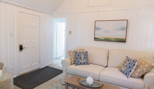 The Perfect Maine Cottage! Steps to PinePoint Beach!
