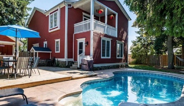 The Pines, Circa 1850 in Old Town NOTL, with Heated Pool, Sleeps 10