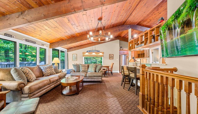The Slippery Slope Chalet at Pico: Ski-In/Ski-Out Escape at Pico Mountain & Close to Killington.