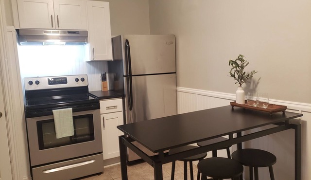 The Walk-Up Flat at Silver Lake New Top FL Apt