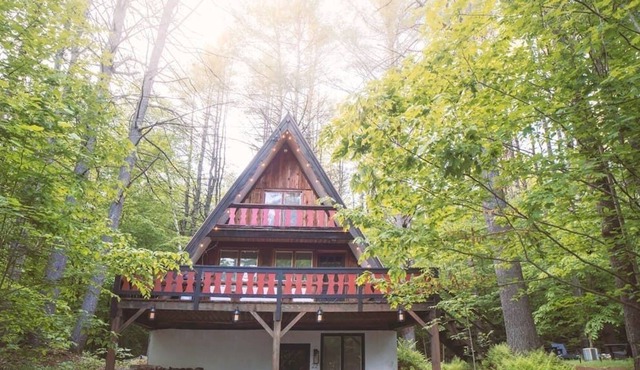 This cabin is a 2 bedroom(s), 1.5 bathrooms, located in Jamaica, VT.
