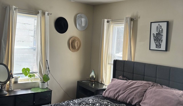This cozy home is less than 15 minutes to Saratoga Race course !