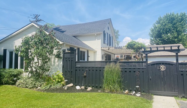 Three bedroom house walking distance to beach and downtown Port Dover