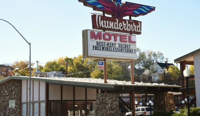 Thunderbird Motel in Elko