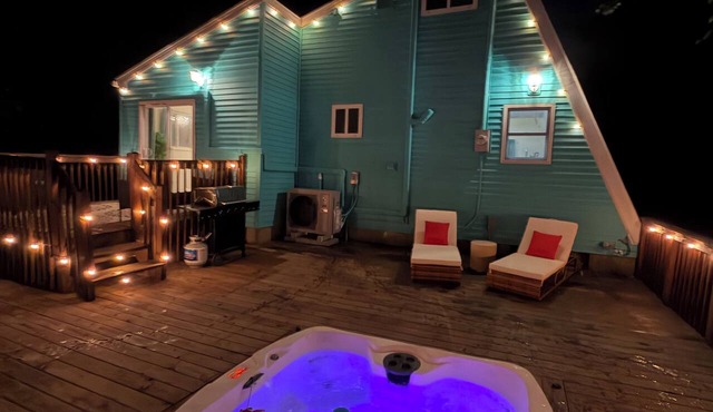 Tiffany Dreams & Co. Hot Tub, Barrel Sauna & Outdoor Theater, Romance, Luxury