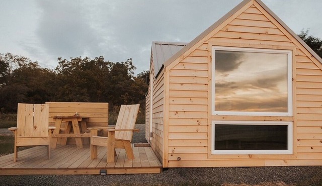 Tiny Cabin Stay in the Finger Lakes! (English)