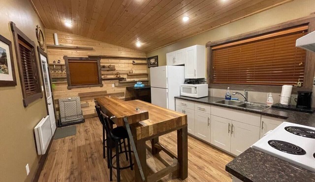 Tiny Home - 17A Work & Play in Terrace