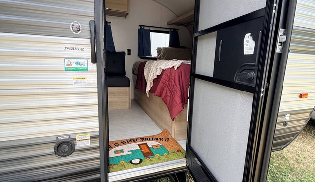 Tiny Home on Wheels near Lake Lanier PET & FESTIVAL FRIENDLY No Additional Fees in Gainesville