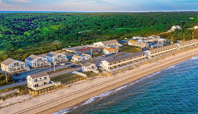 Top Mast Resort- Shore House! Beach, Pool, Housekeeping and more!