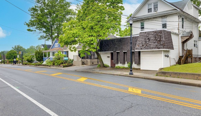 Train to Philly! Pet-Friendly Unit in Barrington
