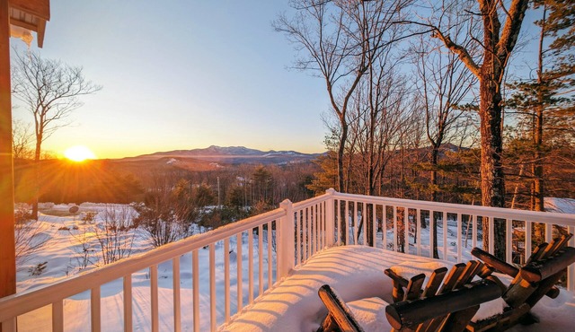 Tranquil Mountain Views, Very Close to Beach, Fireplace at Hygge Hut Getaway
