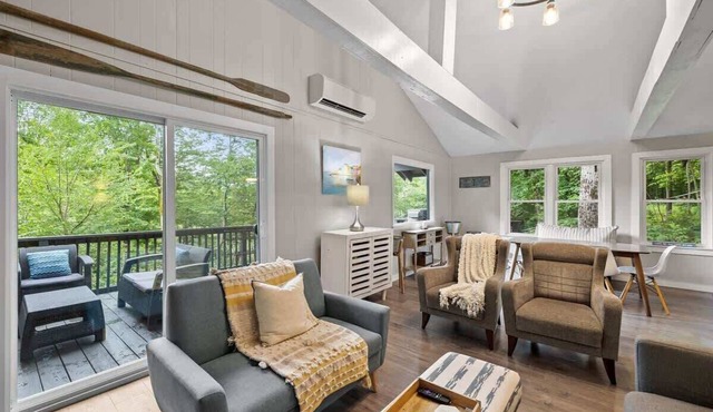 TreeTop House- A Hillside 3Bed Retreat -Chalk Pond