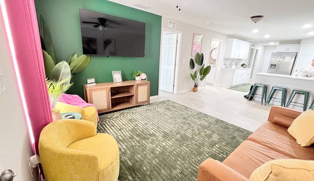 Tropical Vacation Home! 3 Rooms, 2 Bedrooms, sleeps 6 ppl. in Ruskin