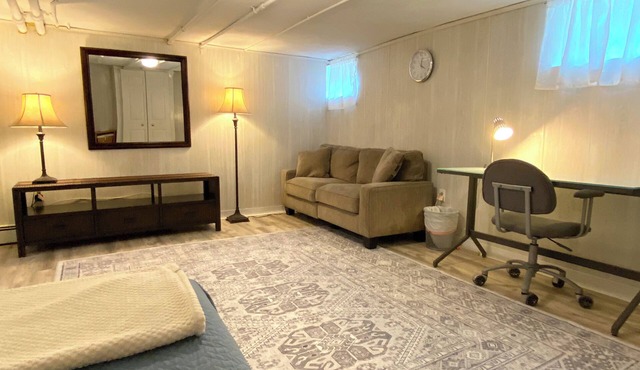 Tufts - Furnished 1-bedroom apt w/Laundry