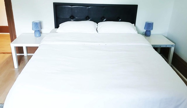 Two Private Rooms with one Exclusive Bath, half mile to Rt. 95, Self check-in