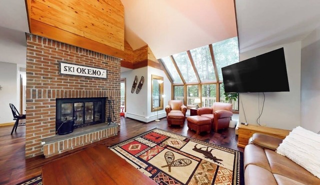 Two-story condo with forest views, Echo Lake beach access, pool, dock & tennis