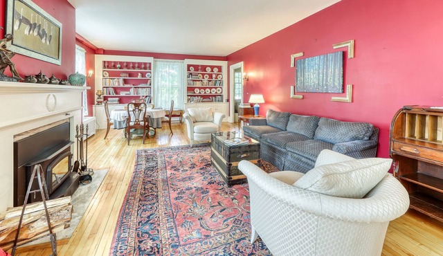 Two-Story Home w/Patio, Gas Grill, Wood Fireplace, Free WiFi, & Mountain Views